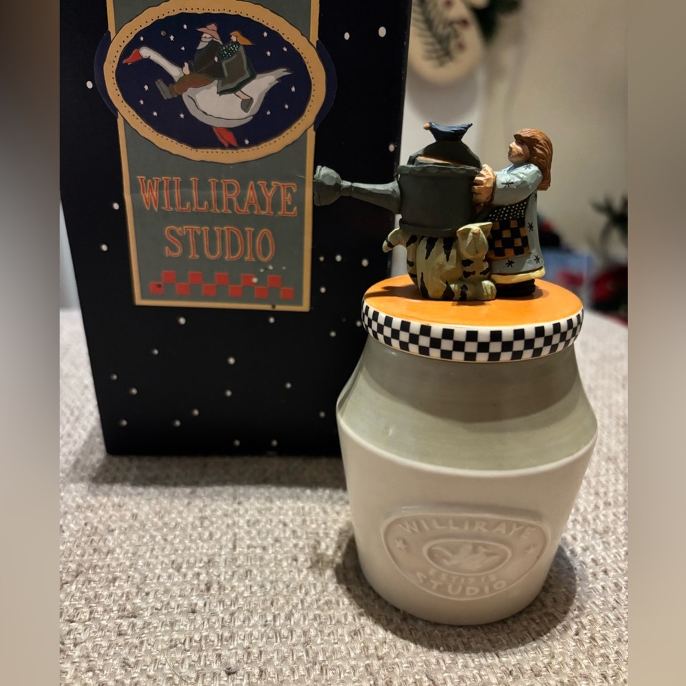 Williraye Studio WW9002 Girl with Watering Can Candle